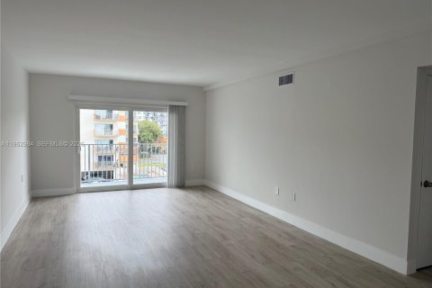 Villa ou maison à louer à North Miami Beach, Floride: 2 chambres, 69.68 m2 № 2023954 - photo 2