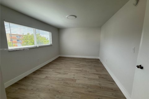 Villa ou maison à louer à North Miami Beach, Floride: 2 chambres, 69.68 m2 № 2023954 - photo 8