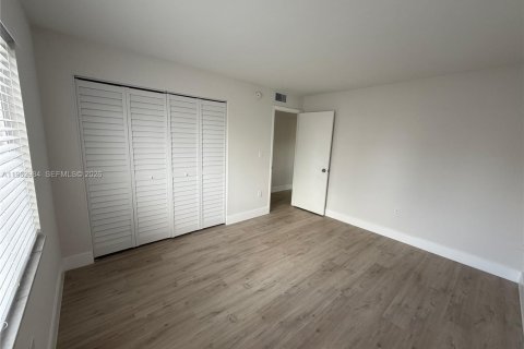 Villa ou maison à louer à North Miami Beach, Floride: 2 chambres, 69.68 m2 № 2023954 - photo 3