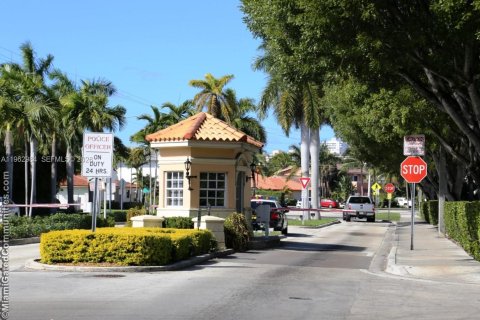 Villa ou maison à louer à North Miami Beach, Floride: 2 chambres, 69.68 m2 № 2023954 - photo 10