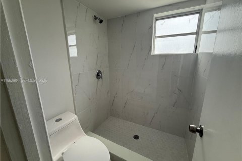Villa ou maison à louer à North Miami Beach, Floride: 2 chambres, 69.68 m2 № 2023954 - photo 7