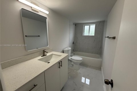 Villa ou maison à louer à North Miami Beach, Floride: 2 chambres, 69.68 m2 № 2023954 - photo 4