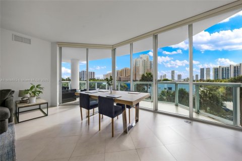 Кондоминиум с 2 спальнями в Авентура, Флорида № 2018383