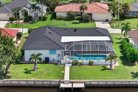Casa en Punta Gorda, Florida 3 dormitorios, 197.6 m2 № 2356491