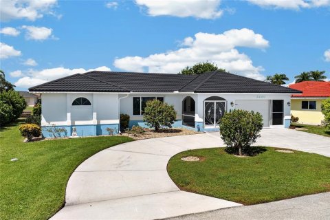 Villa ou maison à vendre à Punta Gorda, Floride: 3 chambres, 197.6 m2 № 2356491 - photo 2