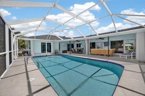 Villa ou maison à vendre à Punta Gorda, Floride: 3 chambres, 197.6 m2 № 2356491 - photo 4