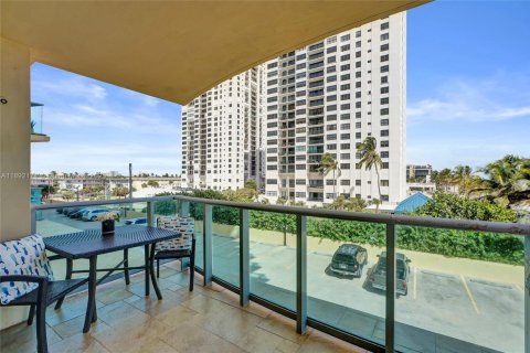 Copropriété à louer à Hollywood, Floride: 2 chambres, 111.3 m2 № 1946355 - photo 26