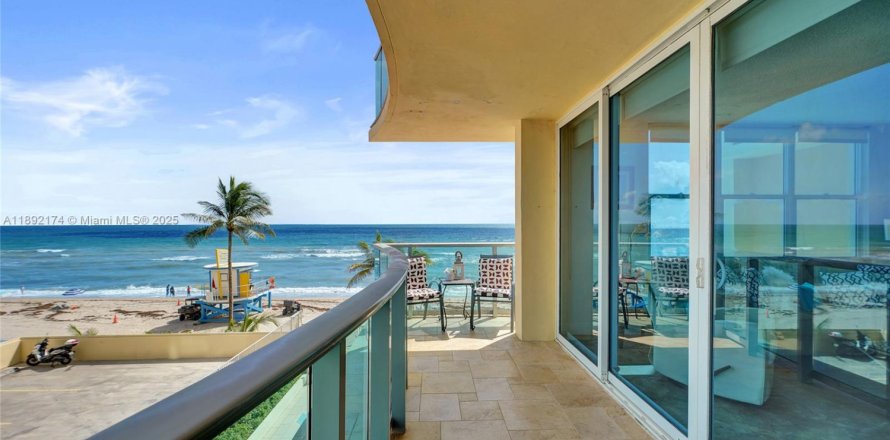 Condo à Hollywood, Floride, 2 chambres  № 1946355