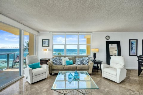 Copropriété à louer à Hollywood, Floride: 2 chambres, 111.3 m2 № 1946355 - photo 6