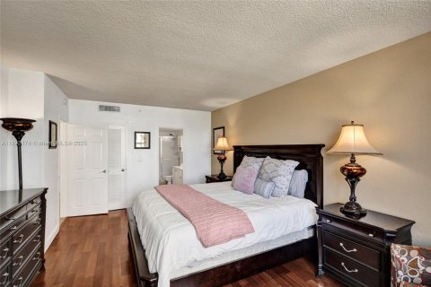 Copropriété à louer à Hollywood, Floride: 2 chambres, 111.3 m2 № 1946355 - photo 19