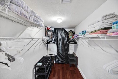 Copropriété à louer à Hollywood, Floride: 2 chambres, 111.3 m2 № 1946355 - photo 23