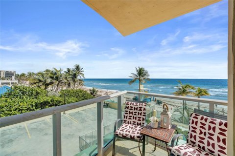 Copropriété à louer à Hollywood, Floride: 2 chambres, 111.3 m2 № 1946355 - photo 25