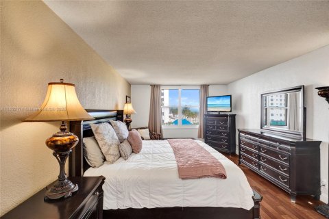 Copropriété à louer à Hollywood, Floride: 2 chambres, 111.3 m2 № 1946355 - photo 18