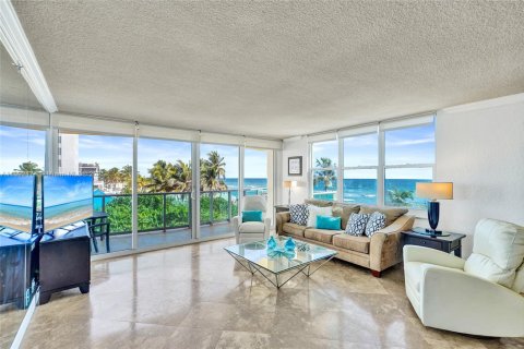 Copropriété à louer à Hollywood, Floride: 2 chambres, 111.3 m2 № 1946355 - photo 2