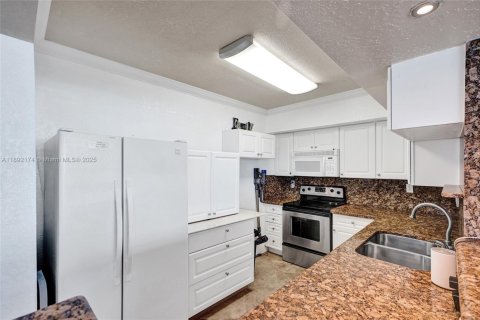 Copropriété à louer à Hollywood, Floride: 2 chambres, 111.3 m2 № 1946355 - photo 11