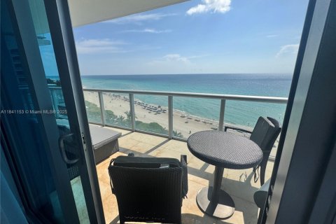 Купить кондоминиум в Санни-Айлс-Бич, Флорида 1 спальня, 103.12м2, № 1936735 - фото 15