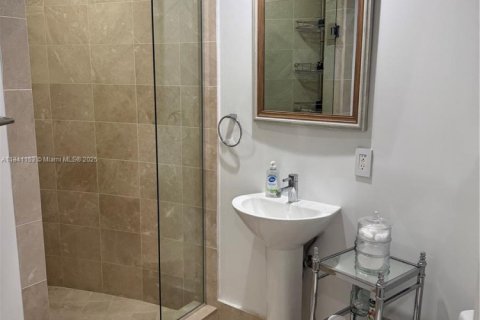 Купить кондоминиум в Санни-Айлс-Бич, Флорида 1 спальня, 103.12м2, № 1936735 - фото 28