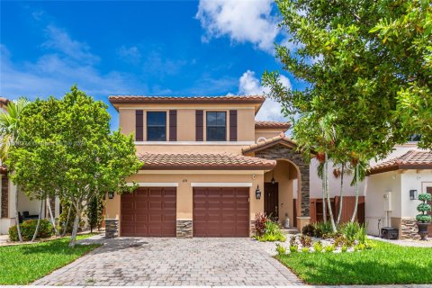 House in Homestead, Florida 5 bedrooms, 271.65 sq.m. № 1707726 - photo 1