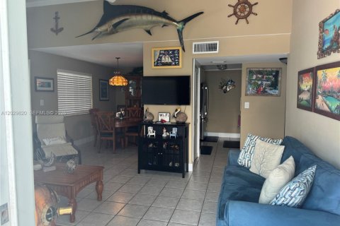 Adosado en venta en Islamorada, Village of Islands, Florida, 2 dormitorios, 100.24 m2 № 2154980 - foto 3