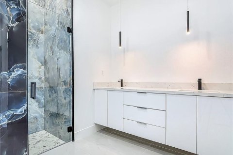 Купить виллу или дом в Кейп-Корал, Флорида 4 спальни, 148.64м2, № 1993317 - фото 8