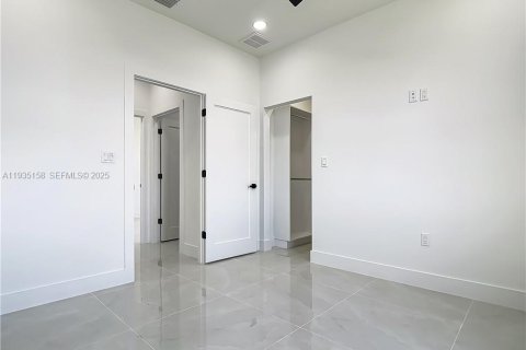 Купить виллу или дом в Кейп-Корал, Флорида 4 спальни, 148.64м2, № 1993317 - фото 13