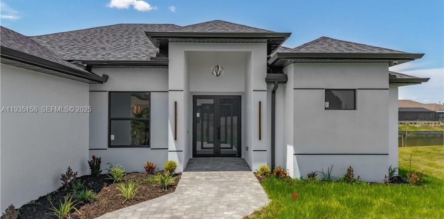 Дом в Кейп-Корал, Флорида 4 спальни, 148.64м2 № 1993317