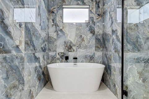 Купить виллу или дом в Кейп-Корал, Флорида 4 спальни, 148.64м2, № 1993317 - фото 10