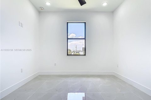 Купить виллу или дом в Кейп-Корал, Флорида 4 спальни, 148.64м2, № 1993317 - фото 11