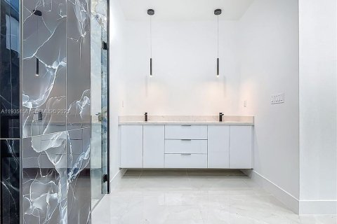 Купить виллу или дом в Кейп-Корал, Флорида 4 спальни, 148.64м2, № 1993317 - фото 7