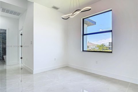 Купить виллу или дом в Кейп-Корал, Флорида 4 спальни, 148.64м2, № 1993317 - фото 16