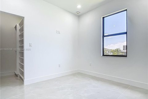 Купить виллу или дом в Кейп-Корал, Флорида 4 спальни, 148.64м2, № 1993317 - фото 12