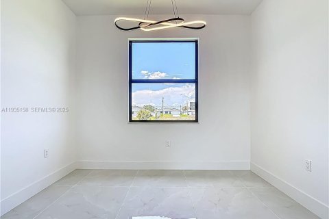 Купить виллу или дом в Кейп-Корал, Флорида 4 спальни, 148.64м2, № 1993317 - фото 15