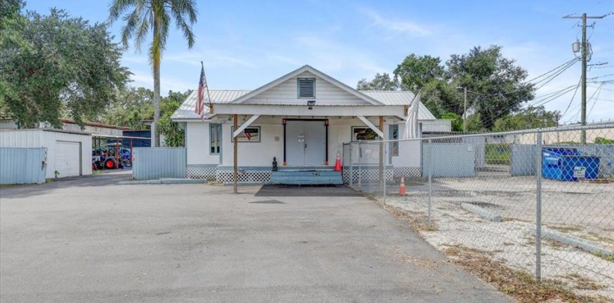 Commercial property in Seffner, Florida 367.71 sq.m. № 1866375