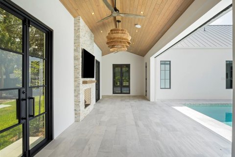 House in Windermere, Florida 5 bedrooms, 508.27 sq.m. № 2150655 - photo 12