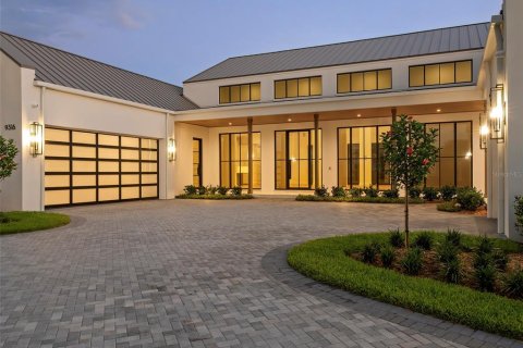 House in Windermere, Florida 5 bedrooms, 508.27 sq.m. № 2150655 - photo 13