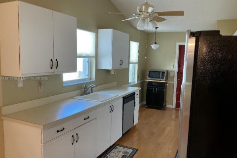 Casa en venta en Stuart, Florida, 2 dormitorios, 124.86 m2 № 2034195 - foto 4