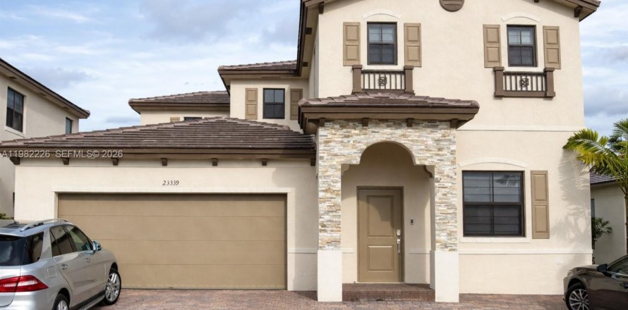 House in Homestead, Florida 4 bedrooms, 291.62 sq.m. № 2043344