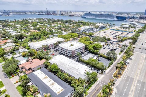 Condominio en alquiler en Fort Lauderdale, Florida, 1 dormitorio, 63.64 m2 № 1210444 - foto 1