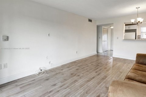 Condominio en venta en Sunrise, Florida, 1 dormitorio, 59.46 m2 № 1943579 - foto 16