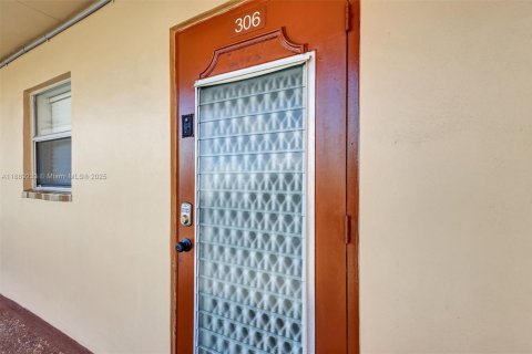 Condominio en venta en Sunrise, Florida, 1 dormitorio, 59.46 m2 № 1943579 - foto 1