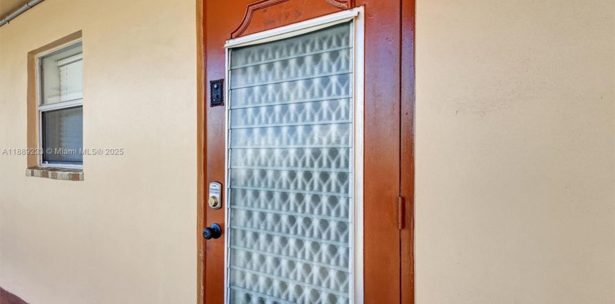 Condominio en Sunrise, Florida, 1 dormitorio  № 1943579