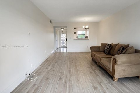 Condominio en venta en Sunrise, Florida, 1 dormitorio, 59.46 m2 № 1943579 - foto 14