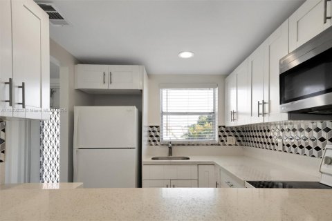 Condominio en venta en Sunrise, Florida, 1 dormitorio, 59.46 m2 № 1943579 - foto 8