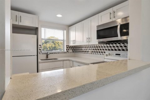 Condominio en venta en Sunrise, Florida, 1 dormitorio, 59.46 m2 № 1943579 - foto 9