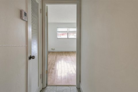 Condominio en venta en Sunrise, Florida, 1 dormitorio, 59.46 m2 № 1943579 - foto 18