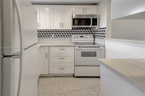 Condominio en venta en Sunrise, Florida, 1 dormitorio, 59.46 m2 № 1943579 - foto 4