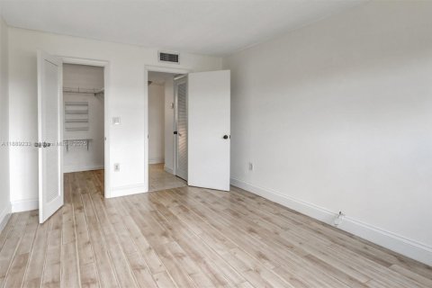 Condominio en venta en Sunrise, Florida, 1 dormitorio, 59.46 m2 № 1943579 - foto 21