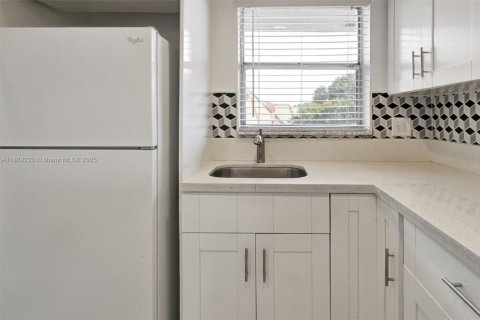 Condominio en venta en Sunrise, Florida, 1 dormitorio, 59.46 m2 № 1943579 - foto 6