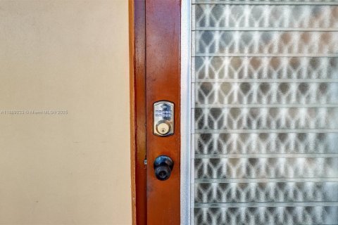 Condominio en venta en Sunrise, Florida, 1 dormitorio, 59.46 m2 № 1943579 - foto 2