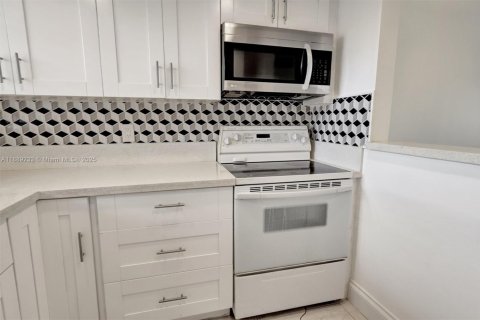 Condominio en venta en Sunrise, Florida, 1 dormitorio, 59.46 m2 № 1943579 - foto 5